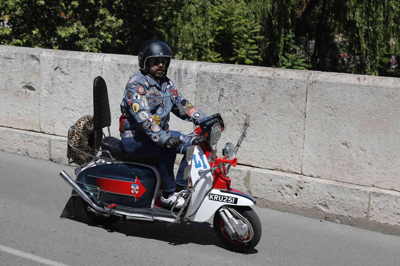 Más de 150 inscritos procedentes de toda España recorren las calles de la localidad para «compartir moto y amistad»