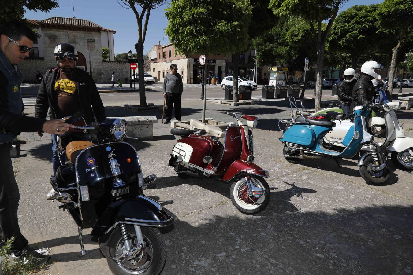 Más de 150 inscritos procedentes de toda España recorren las calles de la localidad para «compartir moto y amistad»