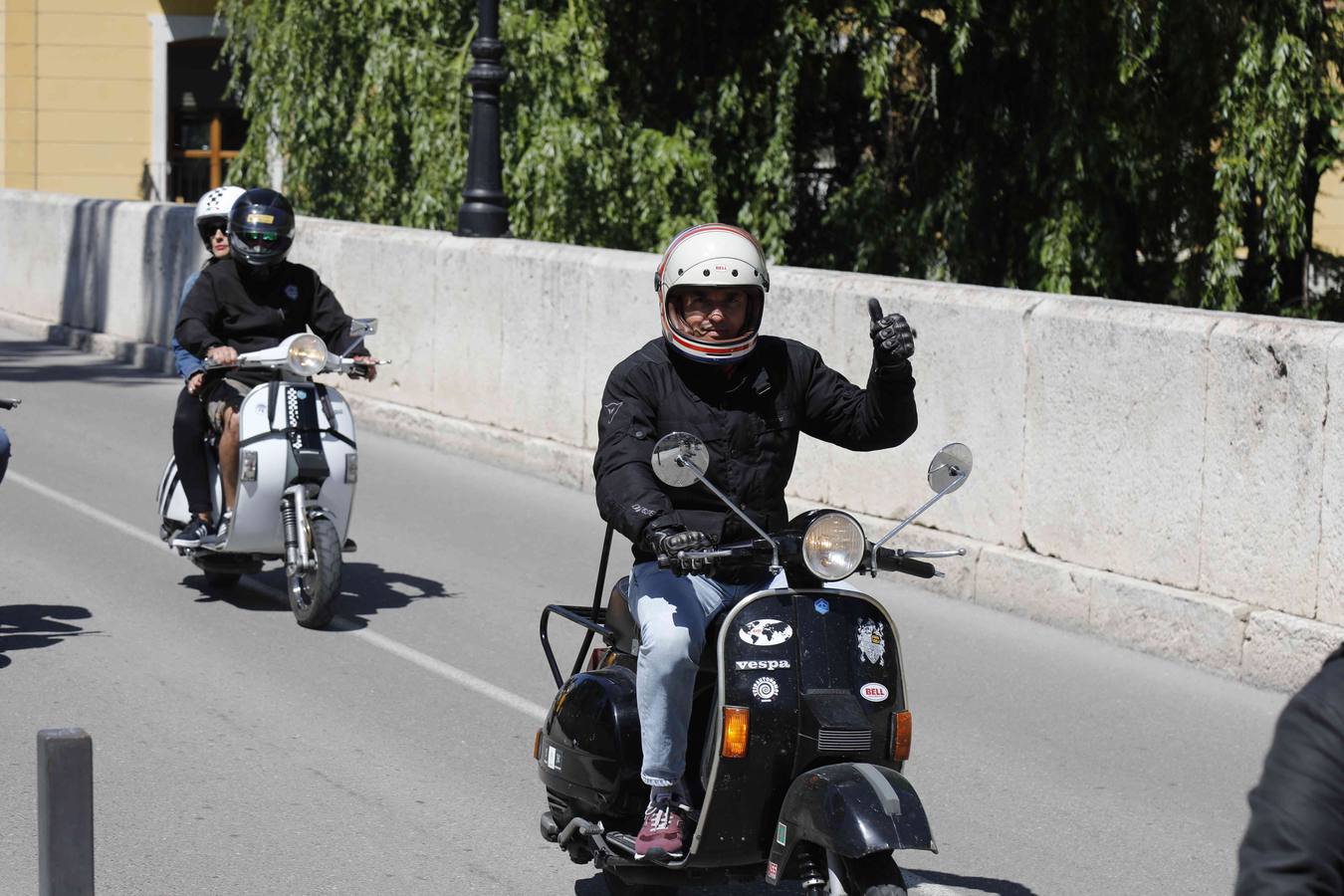 Más de 150 inscritos procedentes de toda España recorren las calles de la localidad para «compartir moto y amistad»