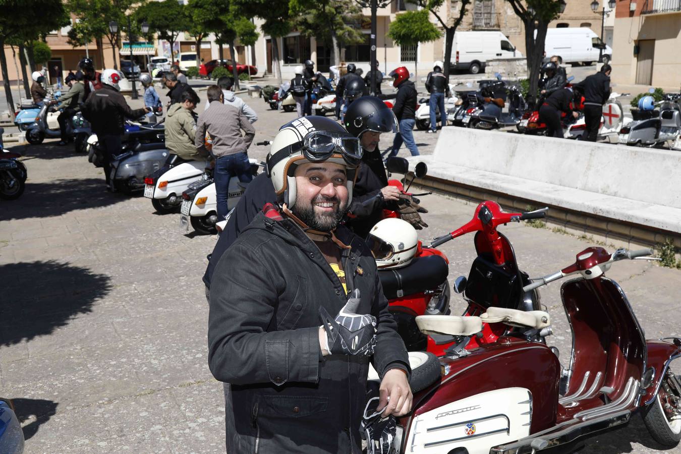 Más de 150 inscritos procedentes de toda España recorren las calles de la localidad para «compartir moto y amistad»