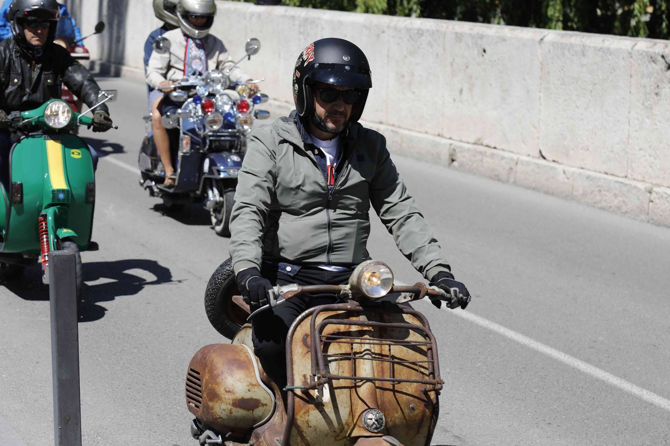 Más de 150 inscritos procedentes de toda España recorren las calles de la localidad para «compartir moto y amistad»