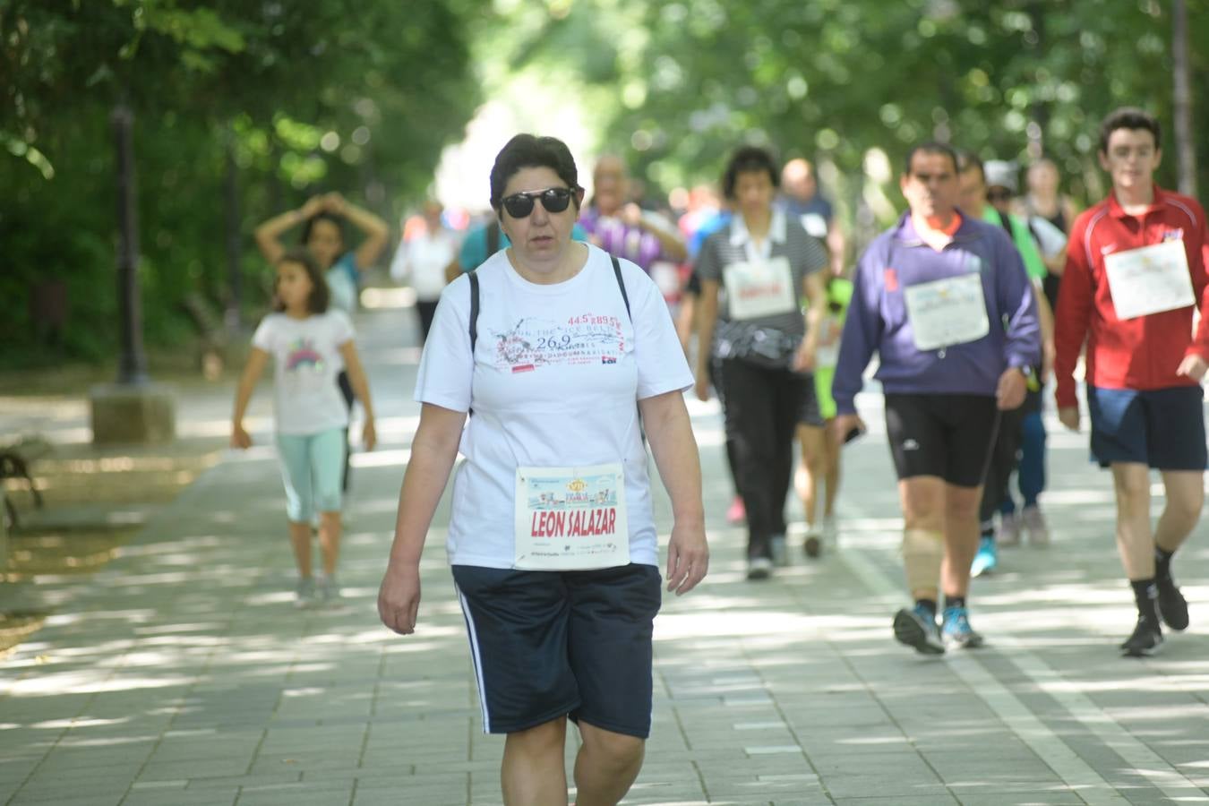 Más de 1.500 personas se han inscrito en esta marcha popular organizada de manera conjunta por El Norte de Castilla y por la Federación de Atletismo de Castilla y León con el espíritu de recorrer los algo más de cinco kilómetros del trazado por las calles más emblemáticas de la ciudad