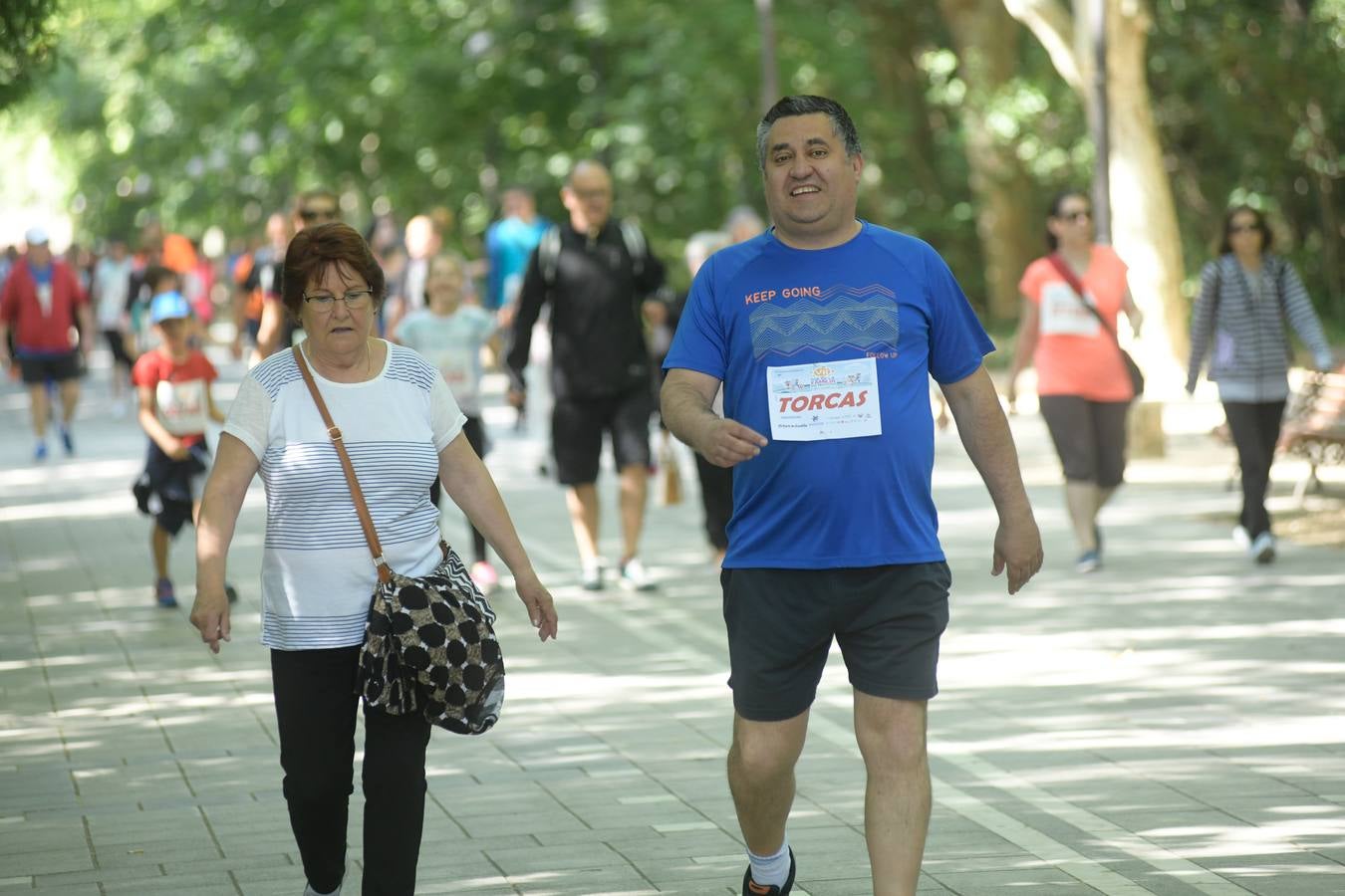 Más de 1.500 personas se han inscrito en esta marcha popular organizada de manera conjunta por El Norte de Castilla y por la Federación de Atletismo de Castilla y León con el espíritu de recorrer los algo más de cinco kilómetros del trazado por las calles más emblemáticas de la ciudad