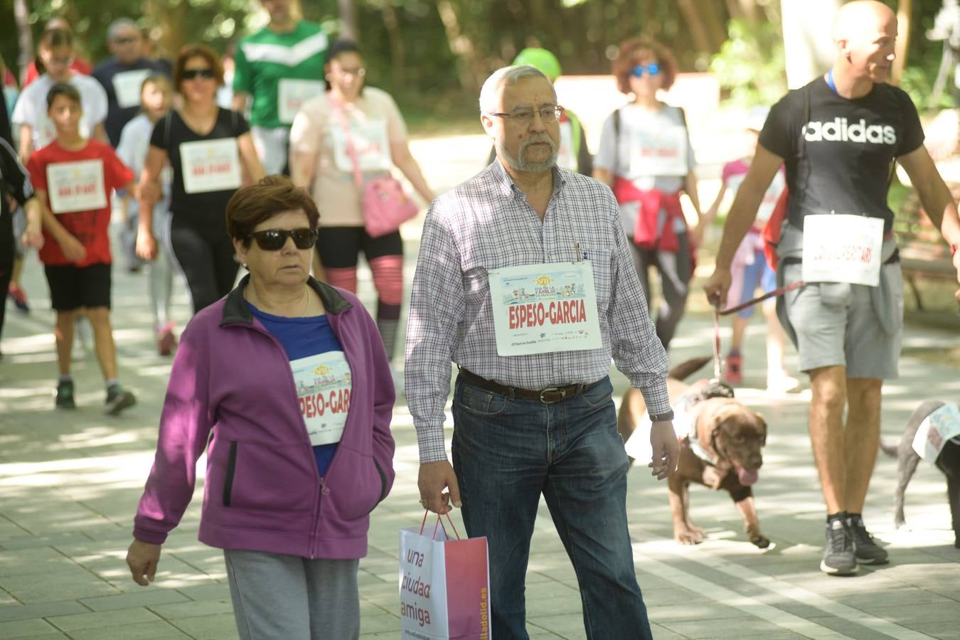 Más de 1.500 personas se han inscrito en esta marcha popular organizada de manera conjunta por El Norte de Castilla y por la Federación de Atletismo de Castilla y León con el espíritu de recorrer los algo más de cinco kilómetros del trazado por las calles más emblemáticas de la ciudad