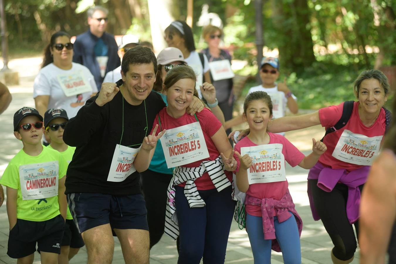 Más de 1.500 personas se han inscrito en esta marcha popular organizada de manera conjunta por El Norte de Castilla y por la Federación de Atletismo de Castilla y León con el espíritu de recorrer los algo más de cinco kilómetros del trazado por las calles más emblemáticas de la ciudad