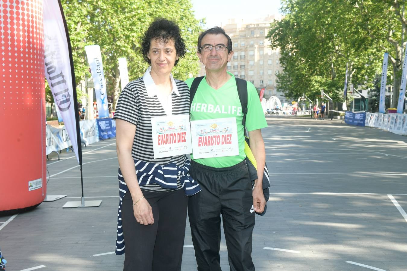 Tras aproximadamente una hora de recorrido han comenzado a llegar las familias de nuevo a meta, al Paseo de los Coches del Campo Grande, donde han podido disfrutar de una clase de zumba, para después reponer fuerzas con una degustación de un guiso de judías del Barco de Ávila elaboradas por el restaurante La Criolla