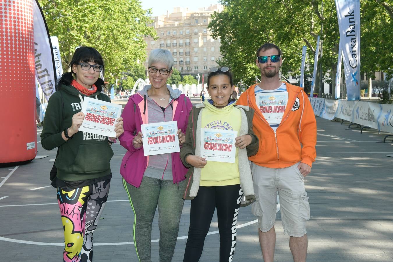 Tras aproximadamente una hora de recorrido han comenzado a llegar las familias de nuevo a meta, al Paseo de los Coches del Campo Grande, donde han podido disfrutar de una clase de zumba, para después reponer fuerzas con una degustación de un guiso de judías del Barco de Ávila elaboradas por el restaurante La Criolla