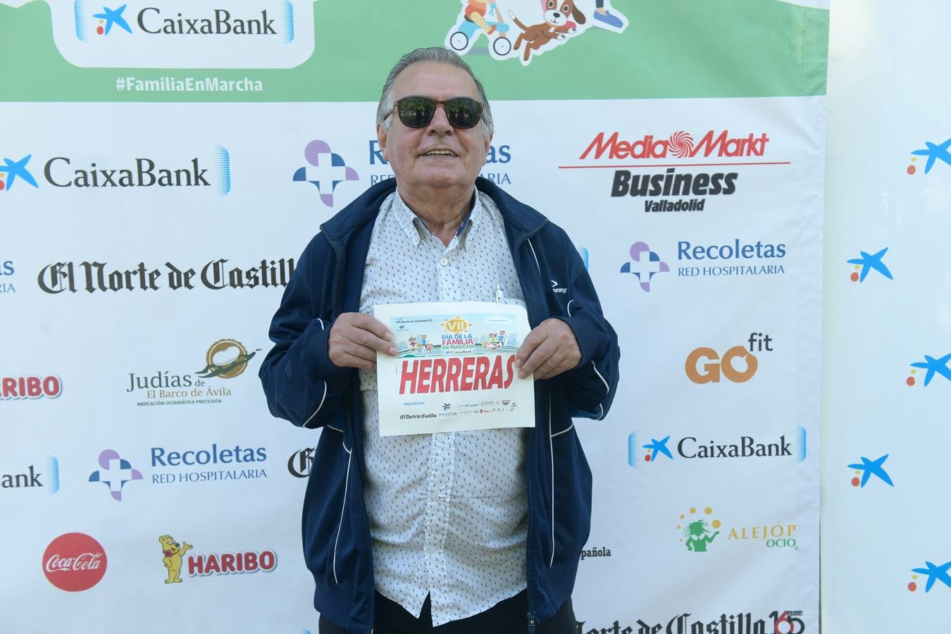 Tras aproximadamente una hora de recorrido han comenzado a llegar las familias de nuevo a meta, al Paseo de los Coches del Campo Grande, donde han podido disfrutar de una clase de zumba, para después reponer fuerzas con una degustación de un guiso de judías del Barco de Ávila elaboradas por el restaurante La Criolla