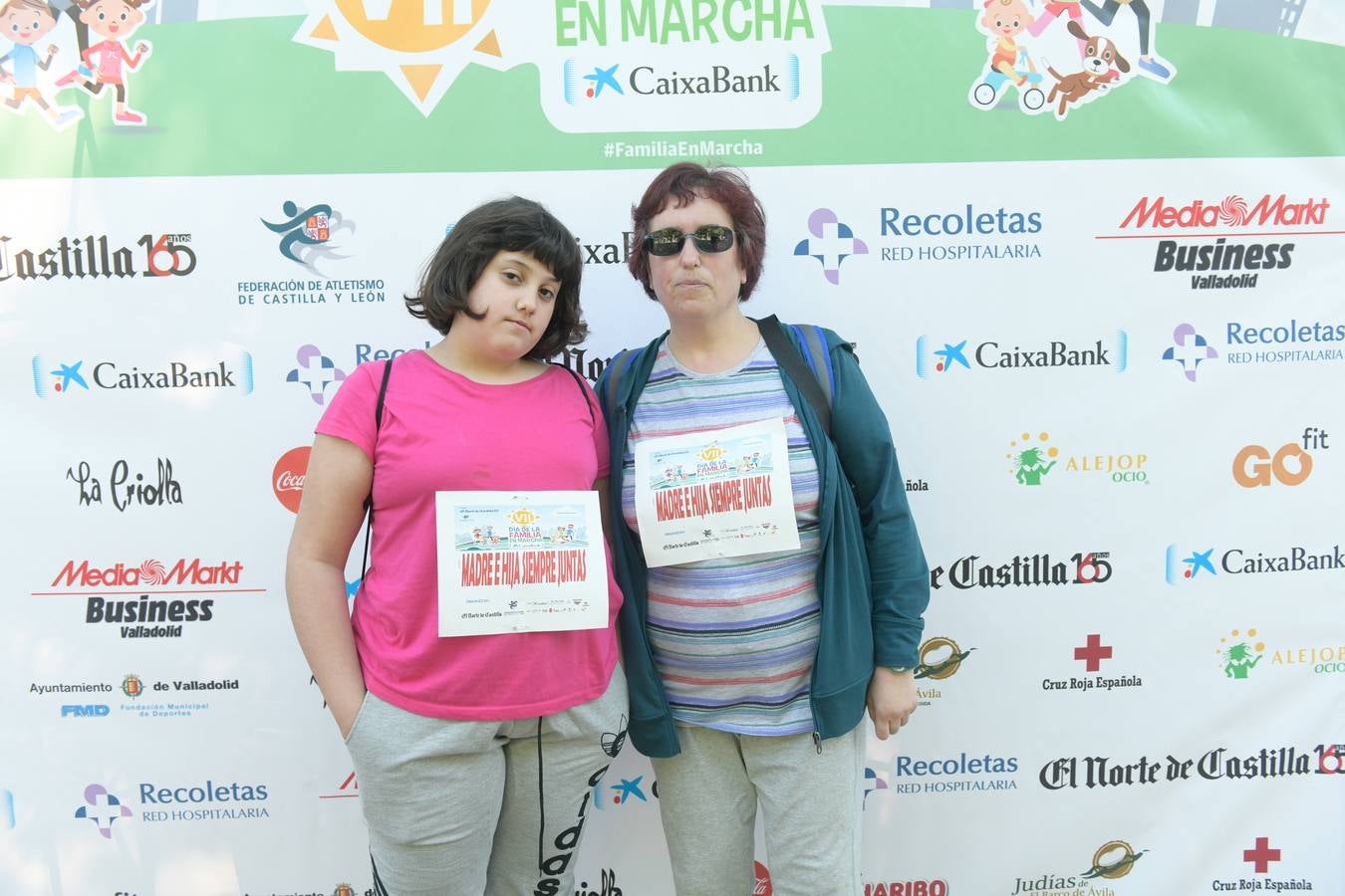 Tras aproximadamente una hora de recorrido han comenzado a llegar las familias de nuevo a meta, al Paseo de los Coches del Campo Grande, donde han podido disfrutar de una clase de zumba, para después reponer fuerzas con una degustación de un guiso de judías del Barco de Ávila elaboradas por el restaurante La Criolla