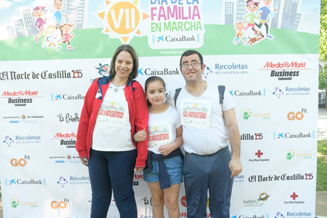 Tras aproximadamente una hora de recorrido han comenzado a llegar las familias de nuevo a meta, al Paseo de los Coches del Campo Grande, donde han podido disfrutar de una clase de zumba, para después reponer fuerzas con una degustación de un guiso de judías del Barco de Ávila elaboradas por el restaurante La Criolla