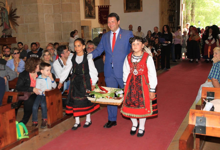 Fotos: Ofrenda a la Virgen de la Fuencisla en el Día de la Tierra