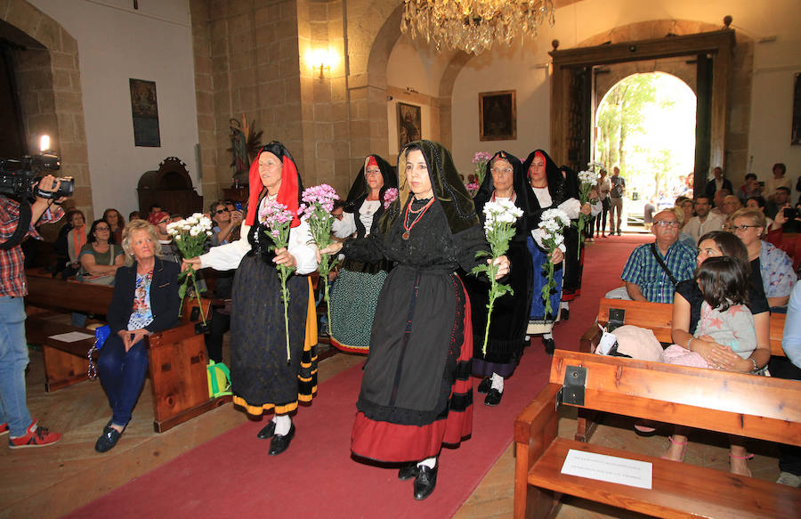 Fotos: Ofrenda a la Virgen de la Fuencisla en el Día de la Tierra