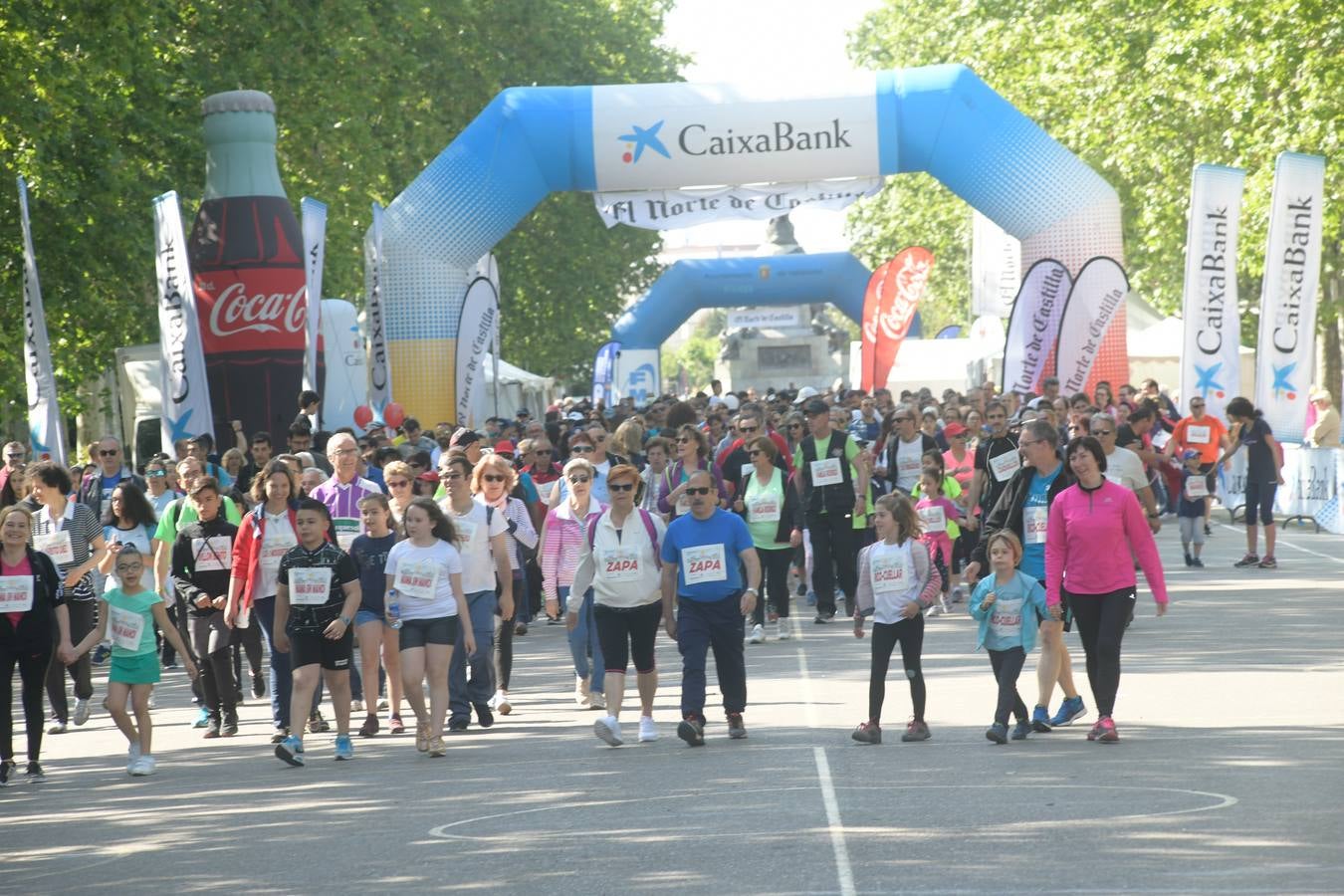 Más de 1.500 personas se han inscrito en esta marcha popular organizada de manera conjunta por El Norte de Castilla y por la Federación de Atletismo de Castilla y León con el espíritu de recorrer los algo más de cinco kilómetros del trazado por las calles más emblemáticas de la ciudad 