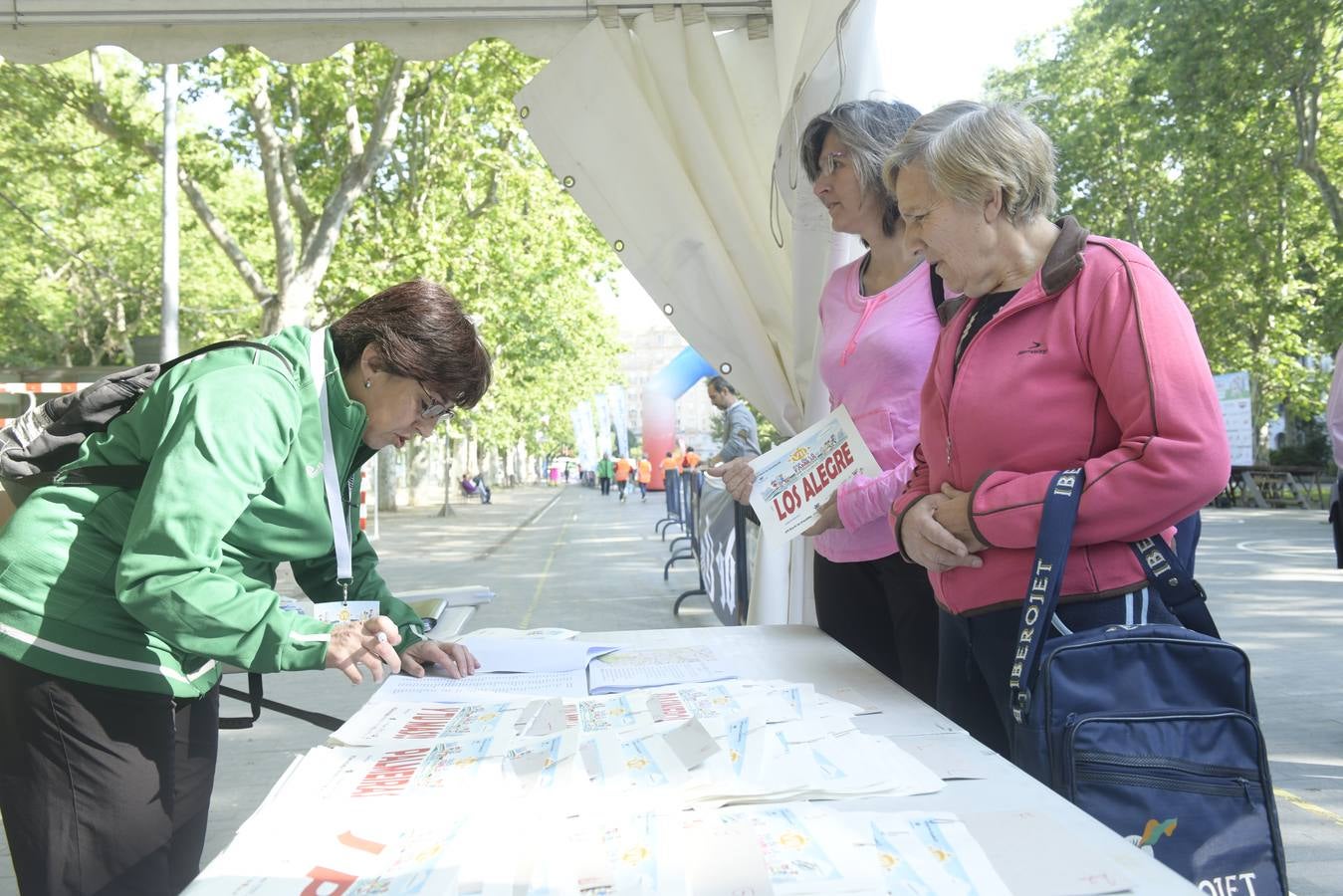 Más de 1.500 personas se han inscrito en esta marcha popular organizada de manera conjunta por El Norte de Castilla y por la Federación de Atletismo de Castilla y León con el espíritu de recorrer los algo más de cinco kilómetros del trazado por las calles más emblemáticas de la ciudad 