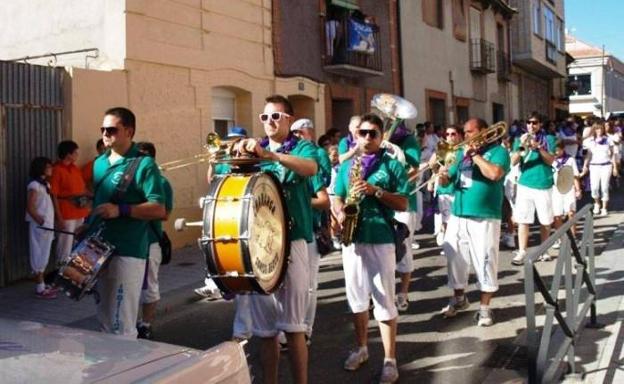 Miembros de la charanga Sonido Ibérico.