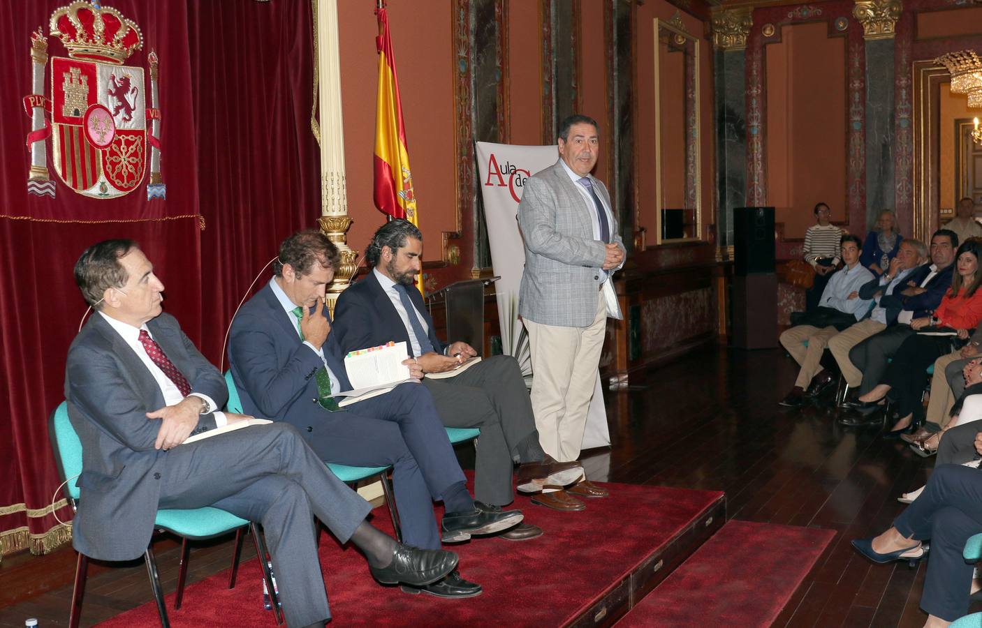 Los autores hablaron sobre la generación de las canas, la nueva edad que revolucionará en el futuro el modelo social