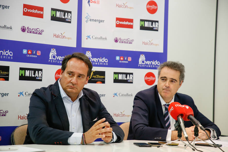 Jorge Recio, presidente del CB Avenida, y Carlos Méndez, gerente del club, en la rueda de prensa. 