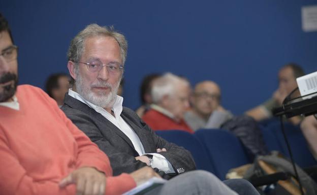 Manuel Saravia, durante la celebración de la asamblea de Valladolid Toma la Palabra en el Centro Cívico Rondilla. 