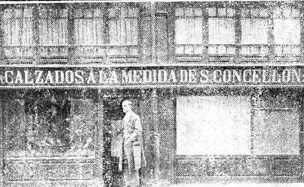 Fachada de la tienda de calzados de Sisinio Calderón. 