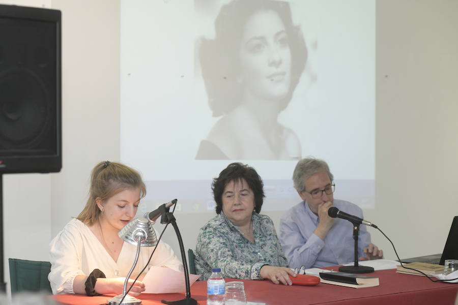 Homenaje a Claribel Alegría. 