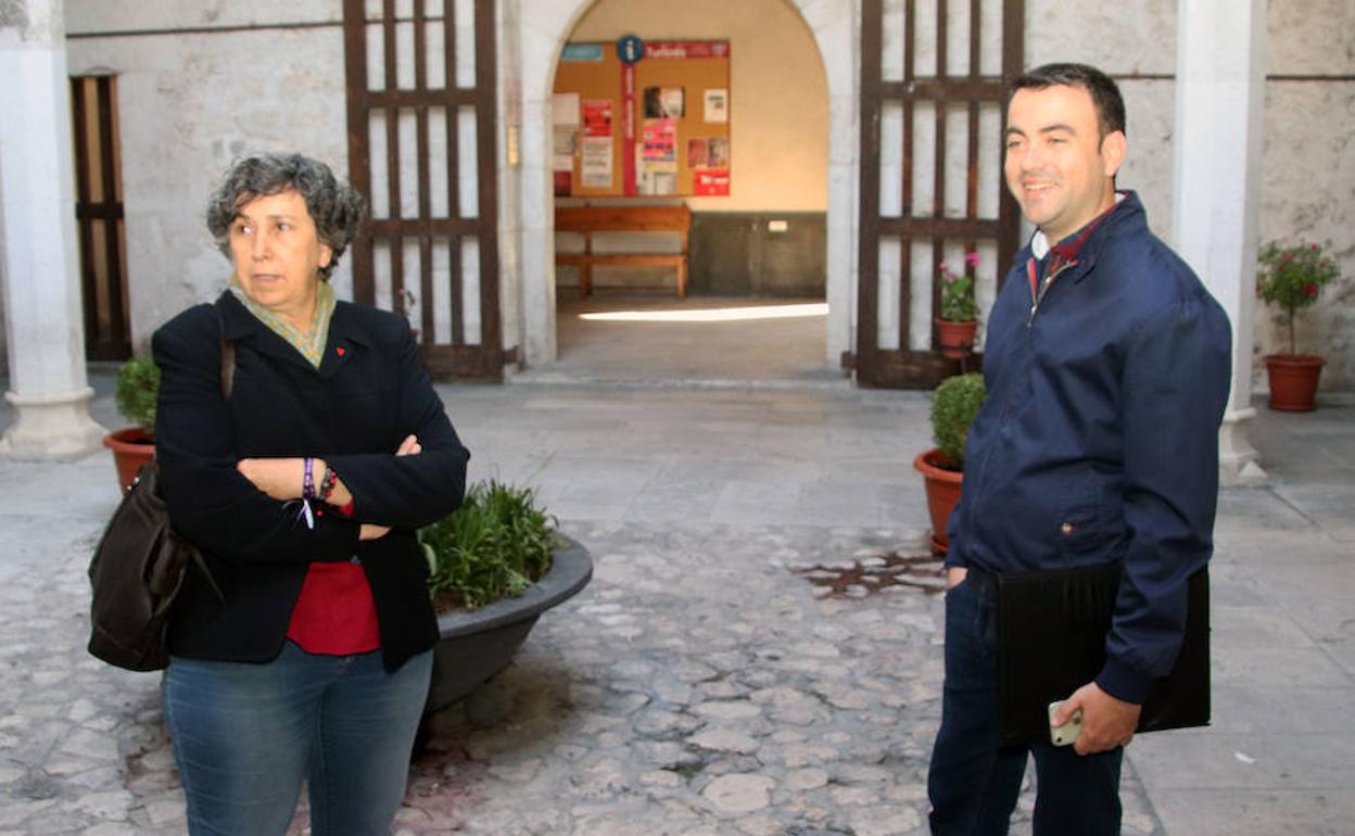 Montserrat Sanz y Carlos Fraile, minutos antes de anunciar el acuerdo. 