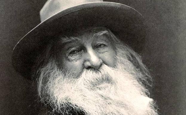 Walt Whitman fotografiado por George C. Cox en Nueva York en 1887.