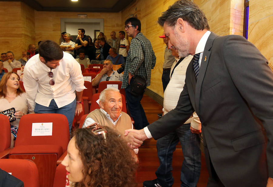 Fotos: Samuel Alonso coge el relevo de Joseé Luis Vázquez en el ayuntamiento del Real Sitio