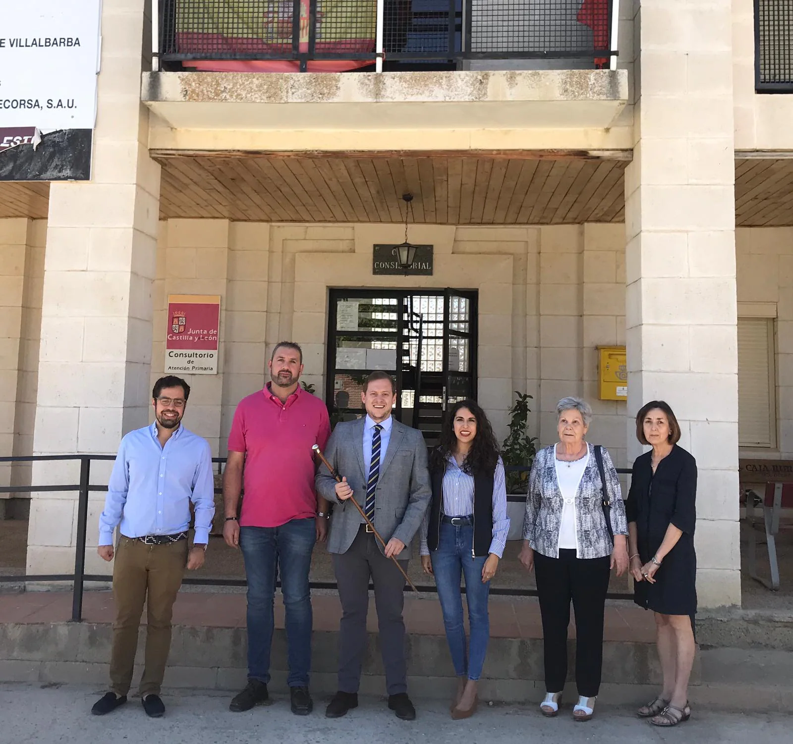 Con mayoría absoluta Carlos Martínez repite en la alcaldía de Villalbarba. Acaba de tomar posesión del cargo en el salón de actos del ayuntamiento. Lo ha hecho por unanimidad, con el voto de los 5 concejales, 4 de su partido, el PP y 1 del PSOE.