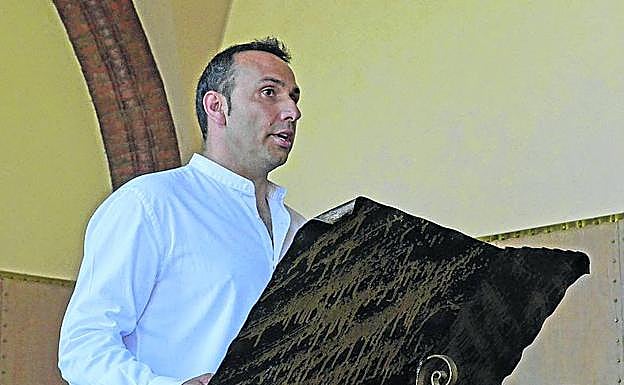 Mariano Herrero, del PSOE, toma posesión como nuevo alcalde de Coca. 