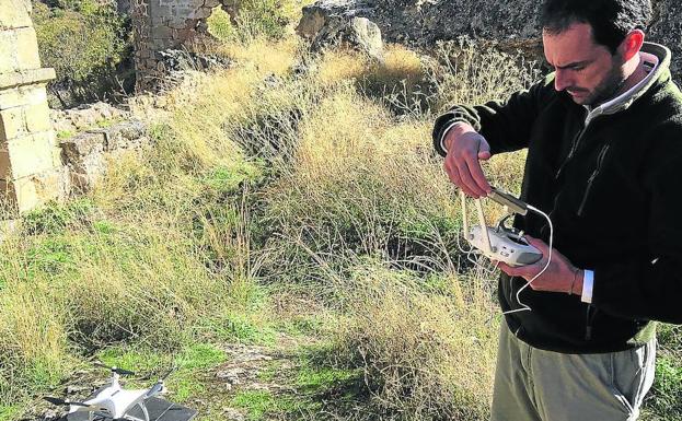 Un momento del proceso de digitalización en el convento, el pasado noviembre. 