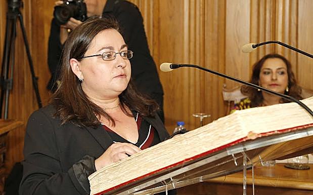 Sonia Ordóñez promete su cargo como concejala.