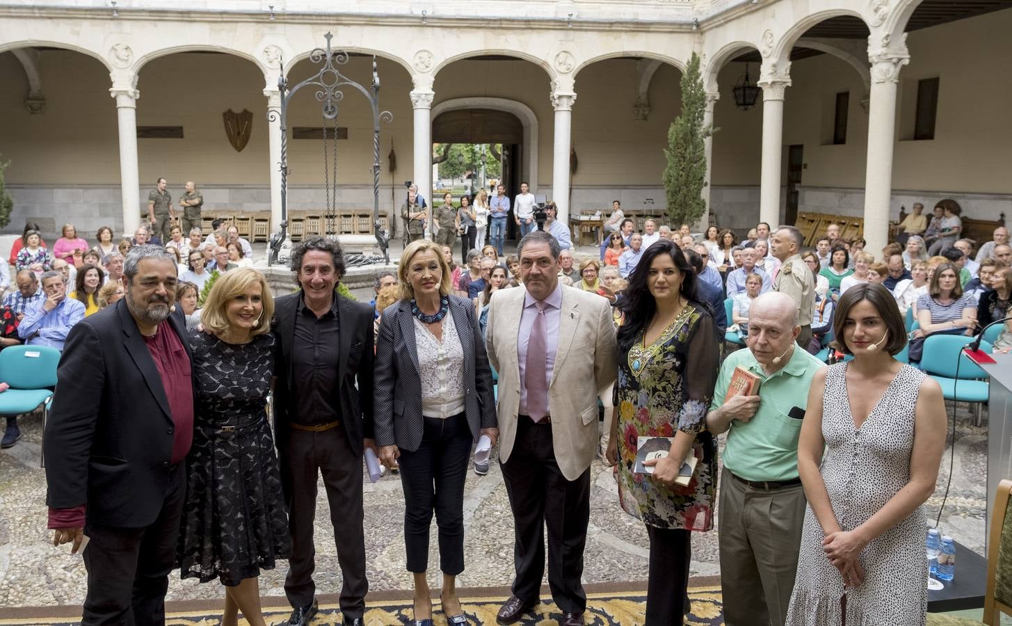 En la novela 'Esos días azules', la periodista novela las posibilidades románticas entre la literaria dupla compuesta por Antonio Machado y 'Guiomar', por el poeta artífice de los 'Campos de Castilla' y la intelectual de la época Pilar Valderrama