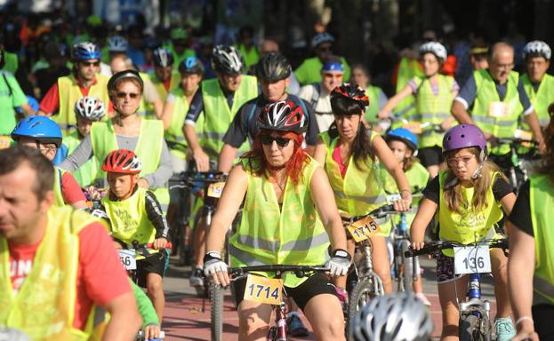 Participantes en la primera edición del Día de la Bici, el año pasado. 