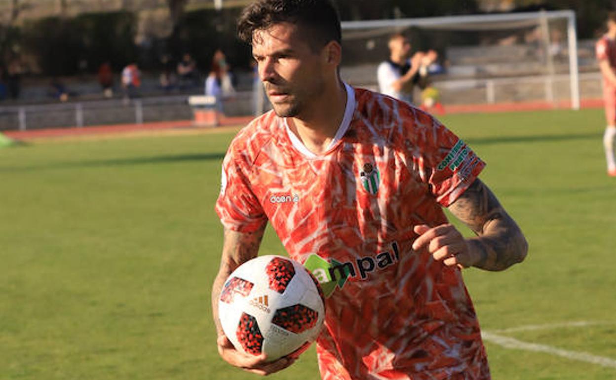 Razvan, con el balón. 