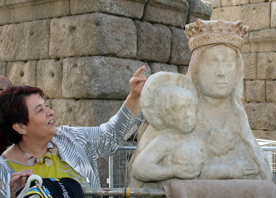 Fotos: La réplica de la Virgen ya está en el Acueducto