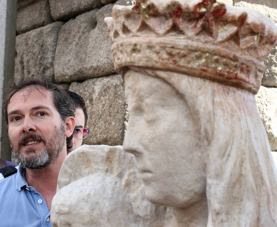 Fotos: La réplica de la Virgen ya está en el Acueducto