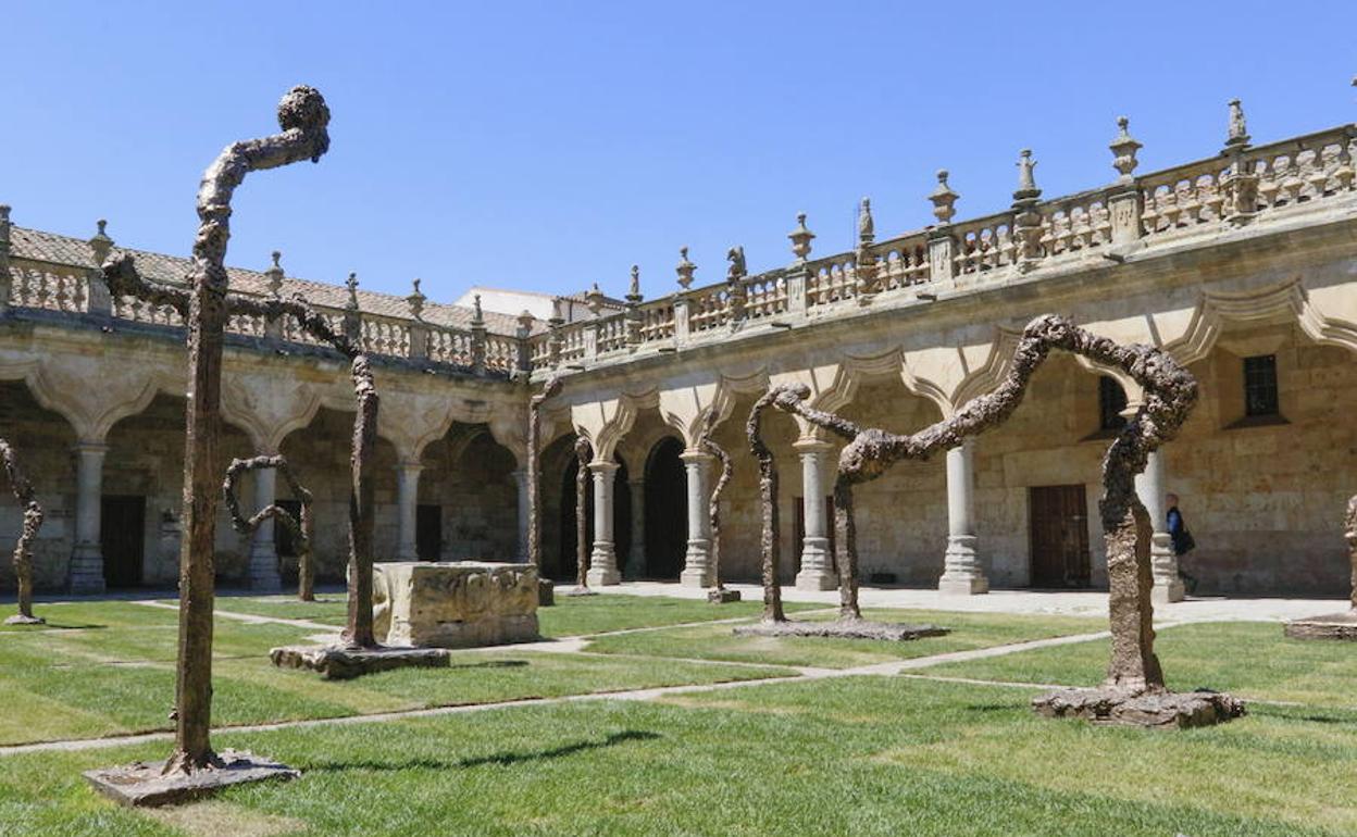 Patio de Escuelas Menores de la USAL.