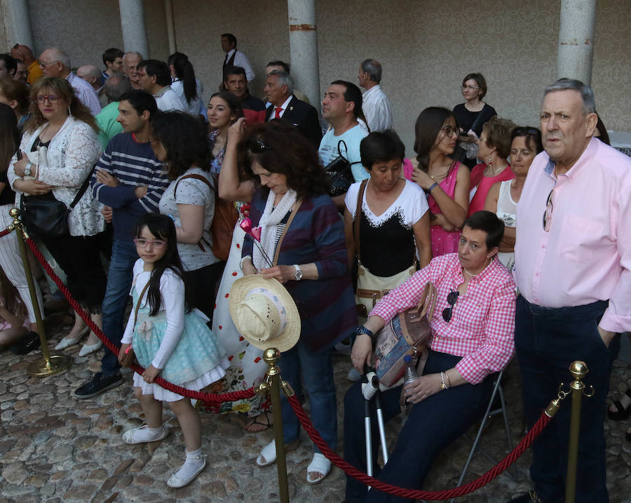 Fotos: Presentación de los representantes de los barrios para las fiestas de San Juan y San Pedro