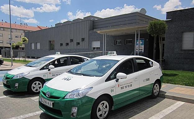 Anterior identificación de los seis taxis de Arroyo de la Encomienda, que hoy tienen la misma que los de Valladolid. 