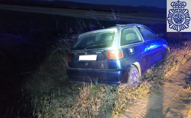 Coche robado tras tener el accidente al salirse de la vía 