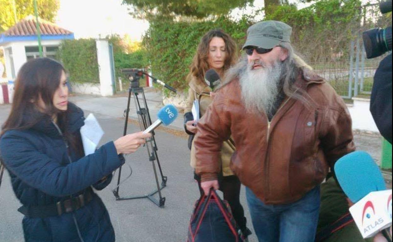 Valentín Tejero, a su salida de la prisión de Herrera de La Mancha en 2013.