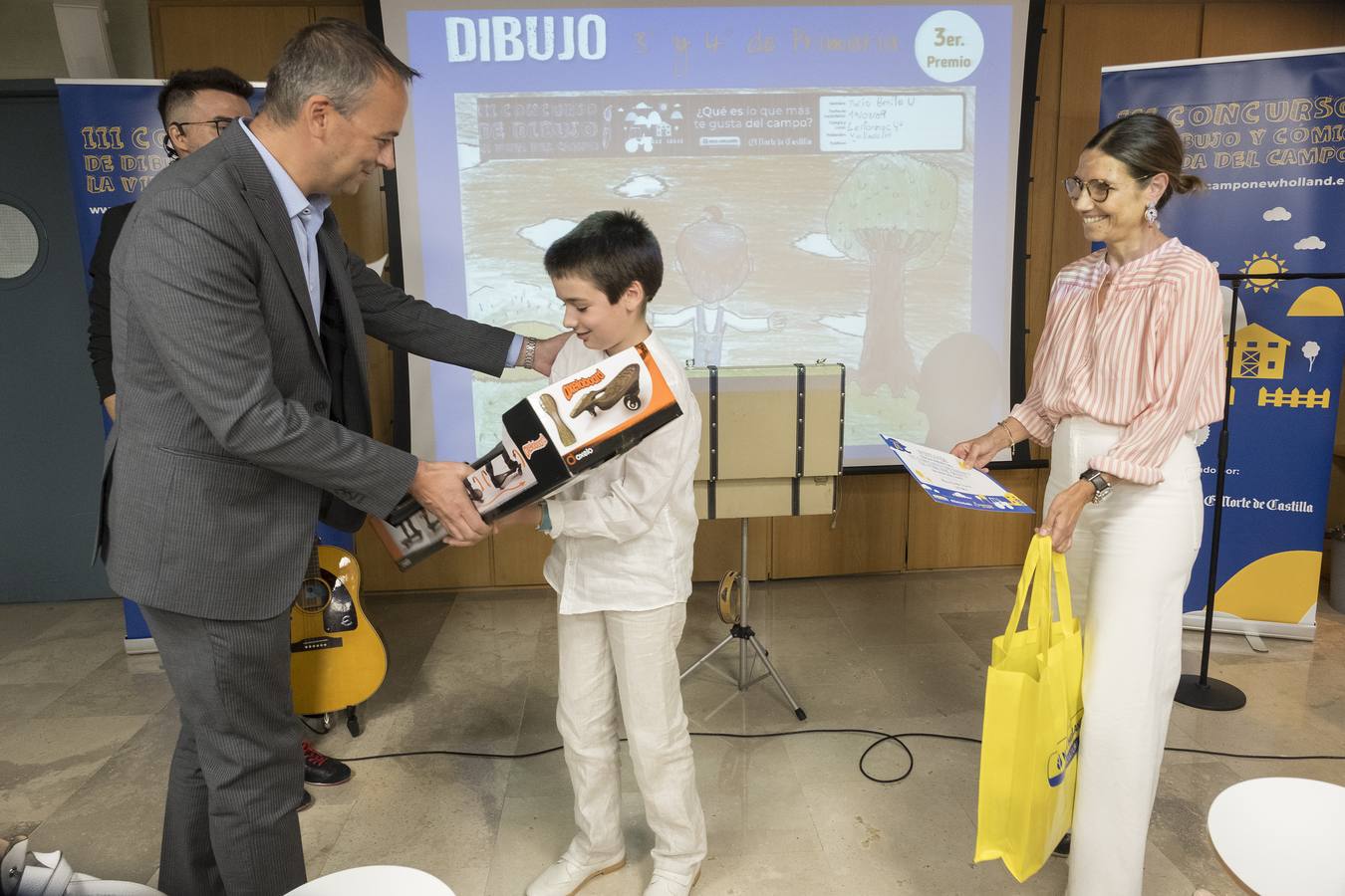 El concurso, organizado por New Holland y El Norte de Castilla, convocó a los escolares de entre tercero y sexto de primaria de Castilla y León para que plasmaran sobre el papel su particular modo de entender la vida en el campo