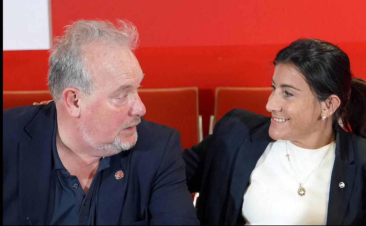 La procuradora socialista por Zamora y secretaria de Organización del PSOE de Castilla y León, Ana Sánchez, y el procurador por Valladolid José Francisco Martín. 