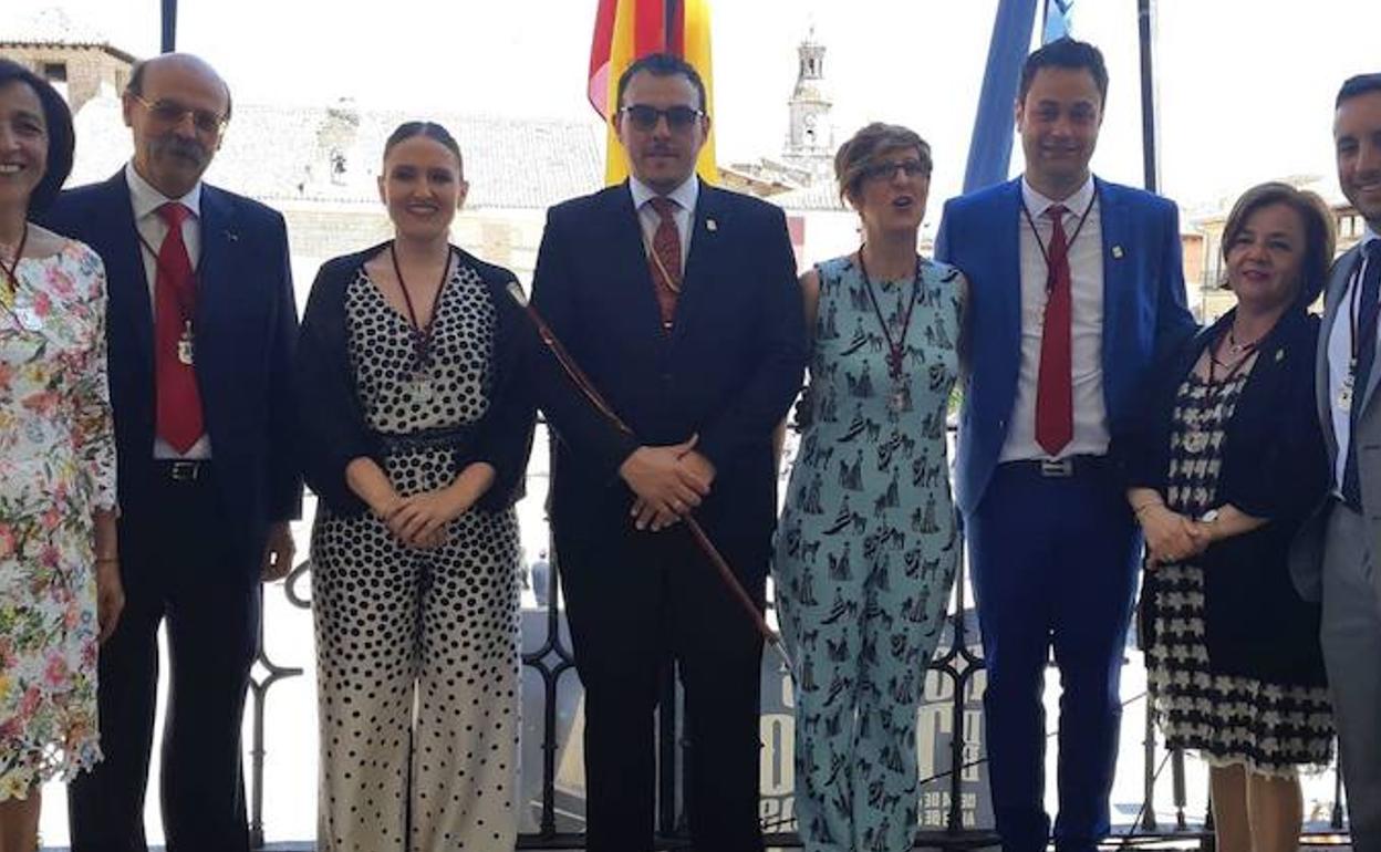 El alcalde de Toro, Tomás del Bien, en el centro, junto a los concejales del PSOE en el Ayuntamiento.