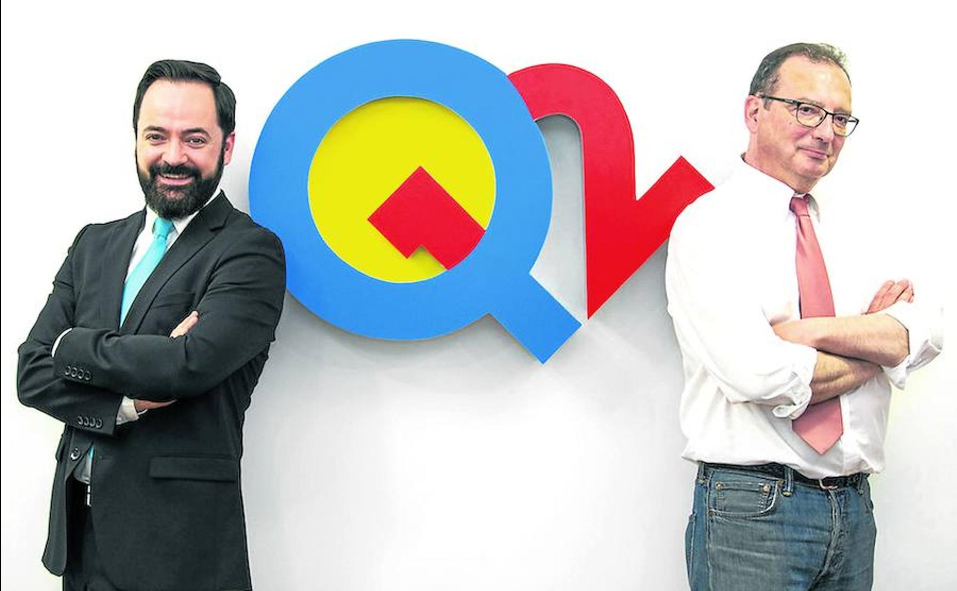 El cómico Toni Cano y el periodista Juanjo de la Iglesia presentan alternativamente el concurso.