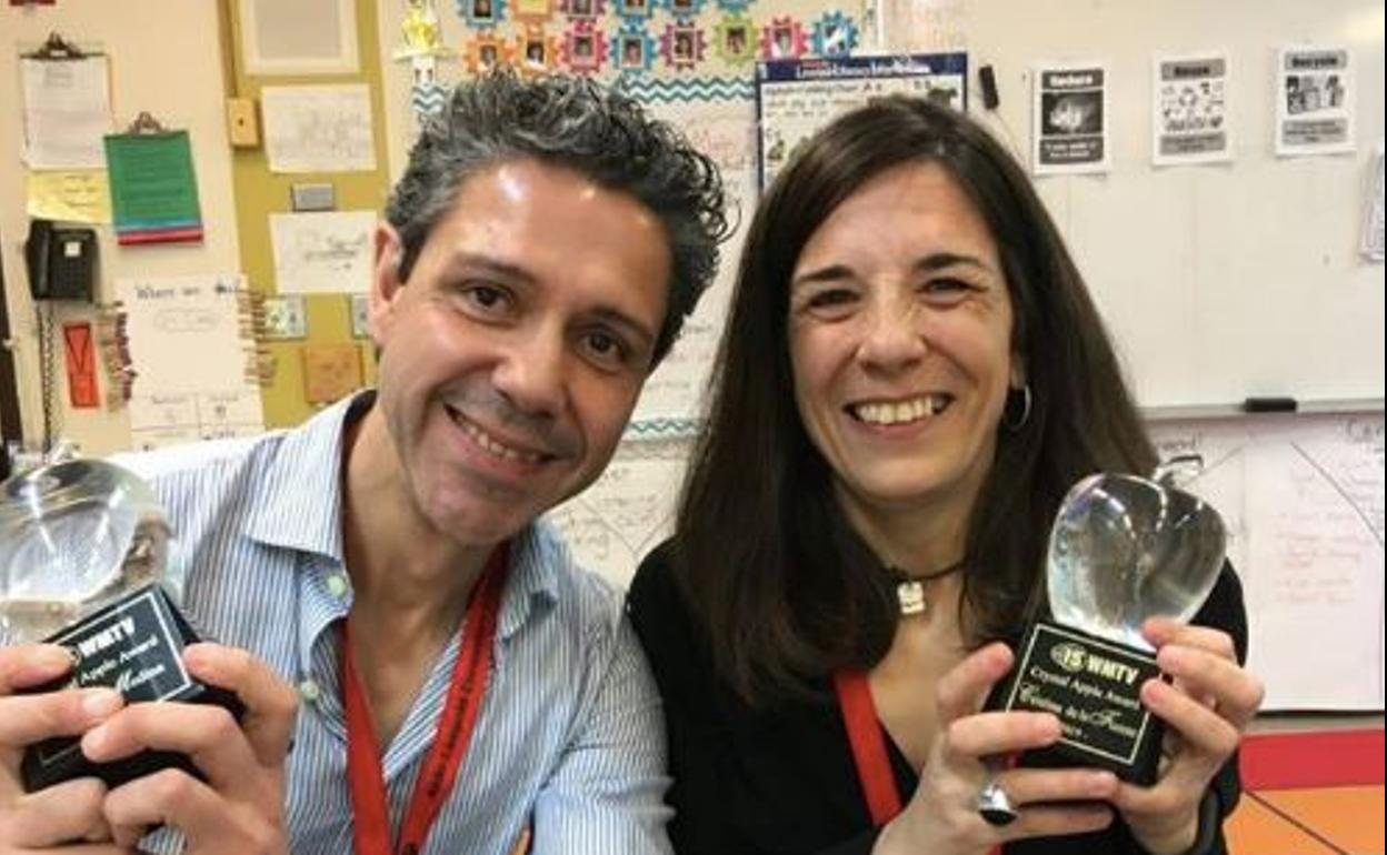 Raúl Medina y Cristina de la Fuente tras recibir el premio.