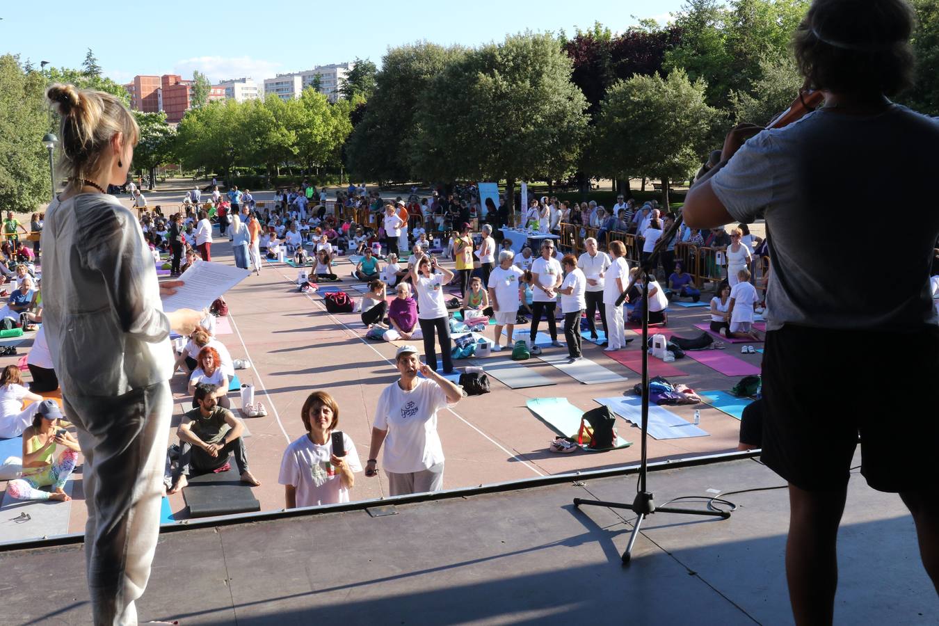 Fotos: Día del Yoga en el parque de la Paz