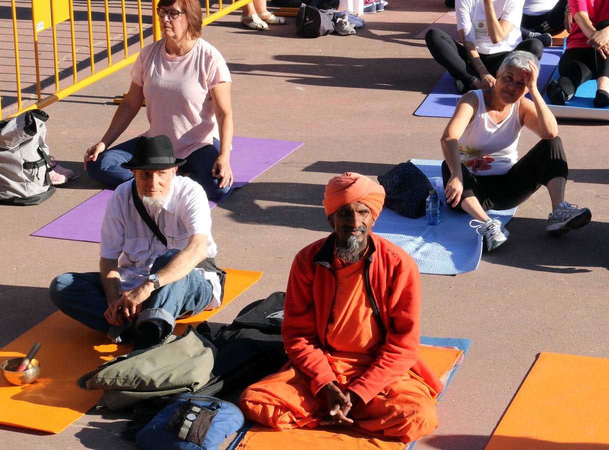 Fotos: Día del Yoga en el parque de la Paz