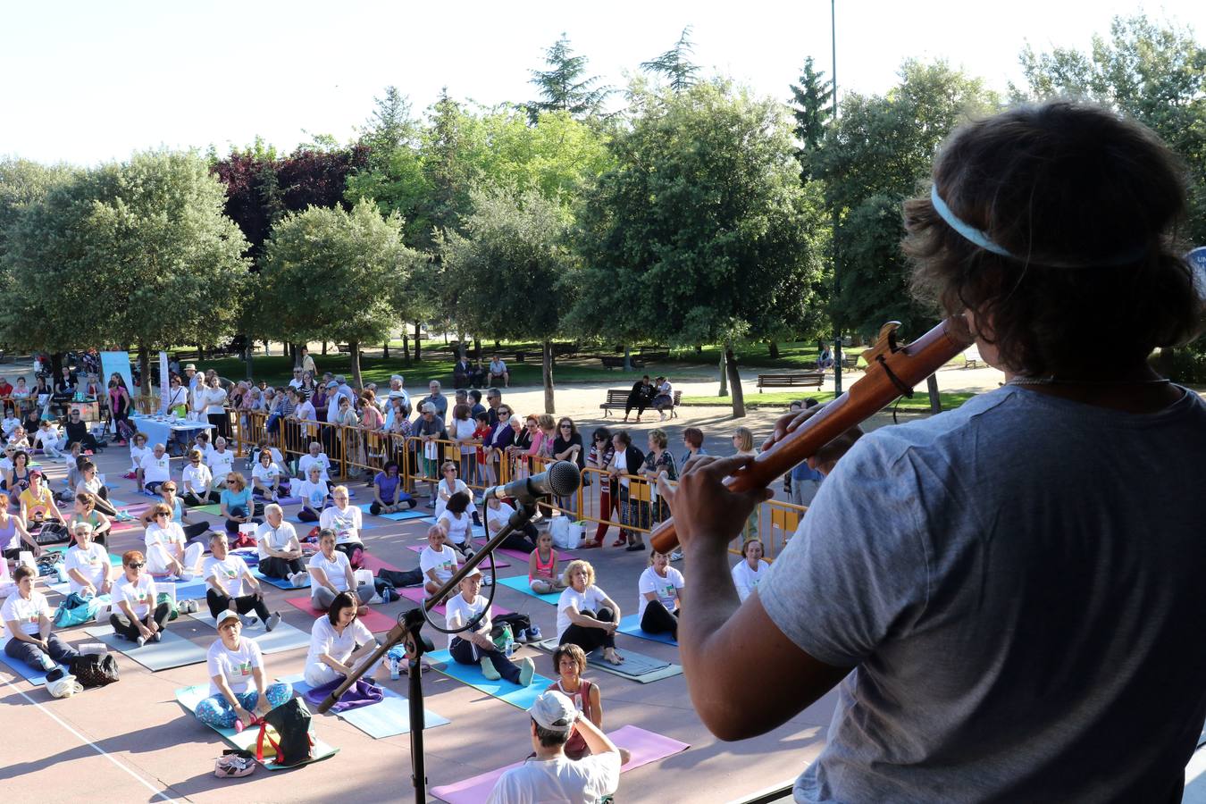 Fotos: Día del Yoga en el parque de la Paz