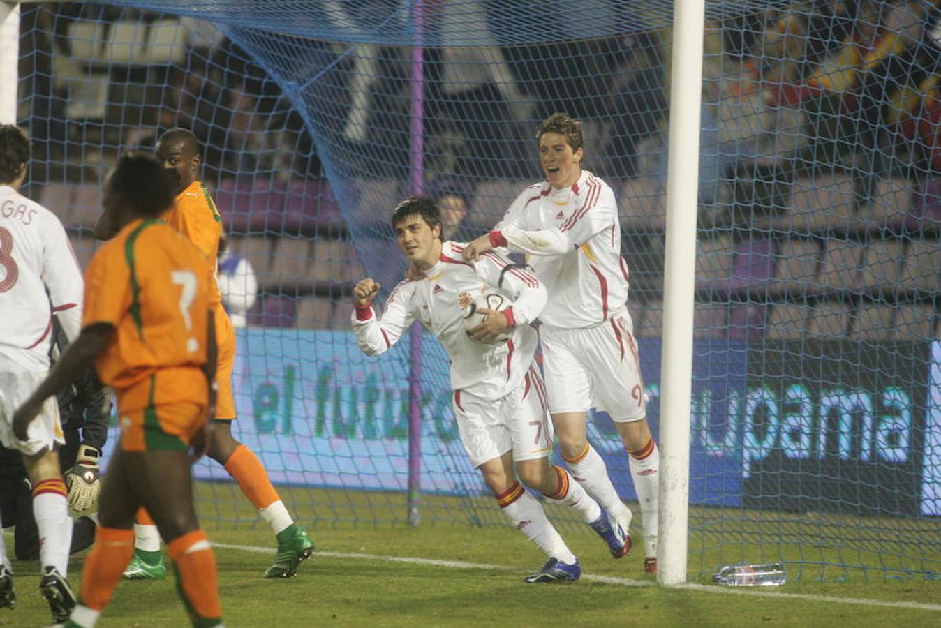 Resumen fotográfico del paso del futbolista Fernando Torres por Valladolid, tras anunciar su retirada del fútbol profesional.